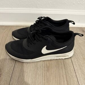 Nike Thea